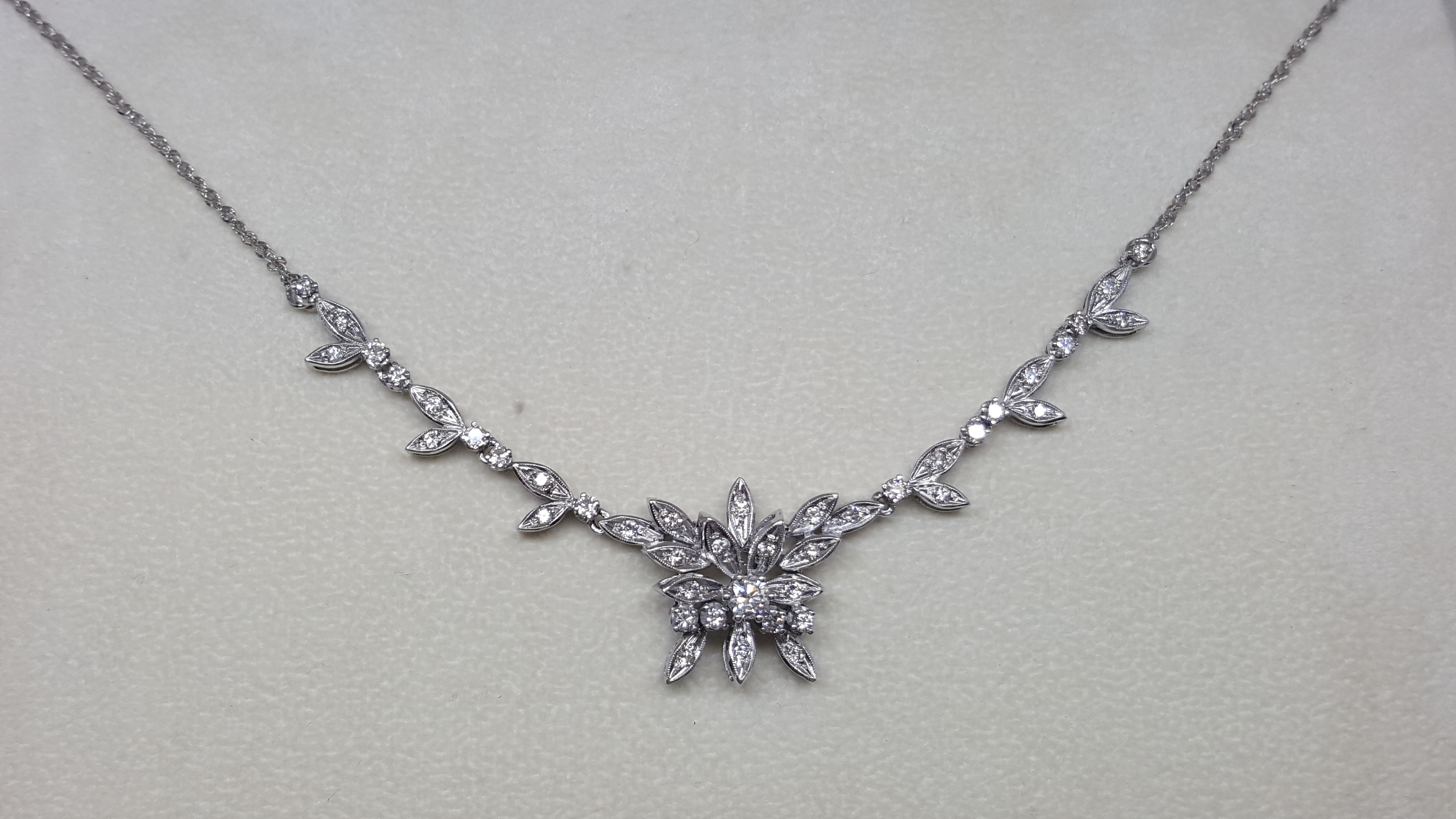 GARGANTILLA EN ORO BLANCO Y BRILLANTES. 1350€