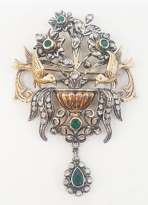 BROCHE COLGANTE EN ORO AMARILLO VISTAS DE PLATA DTS. Y ESMERALDAS. 1200€