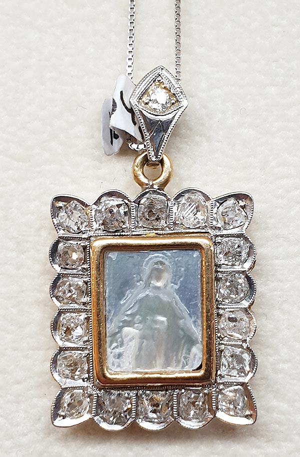 MEDALLA CON CADENA VIRGEN EN NACAR Y ORLA DE DIAMANTES.  1080€