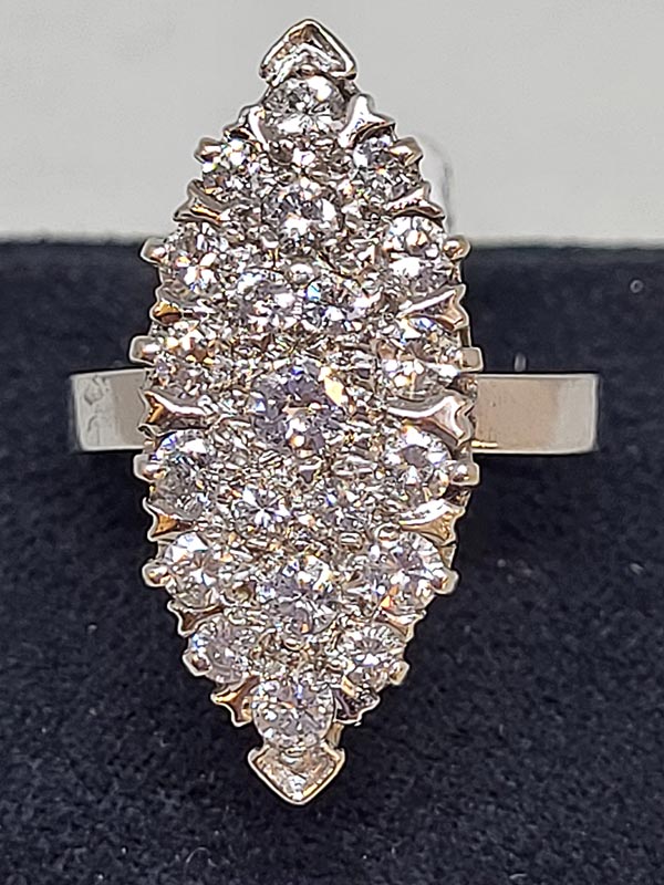 SORTIJA LANZADERA ORO BLANCO Y PAVE DE BRILLANTES. 1100€
