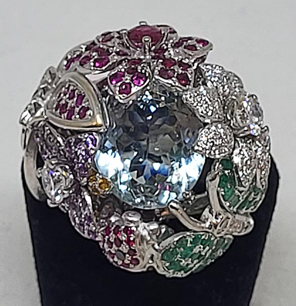 GRAN SORTIJA ORO BLANCO Y PIEDRAS PRECIOSAS. 2900€